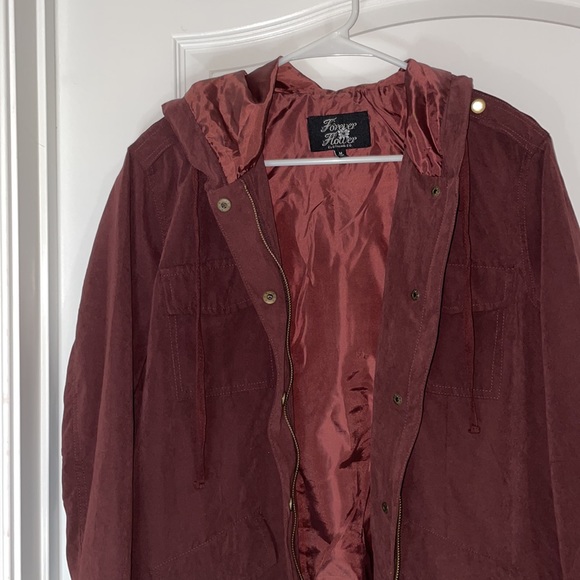 Burgundy jacket size Medium zip up & snaps closed with 4 pockets - Picture 3 of 5